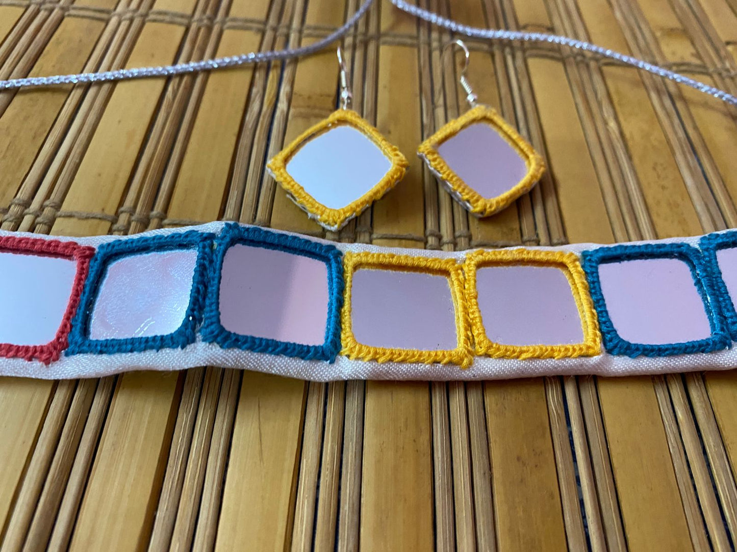 Multi colour mirror choker