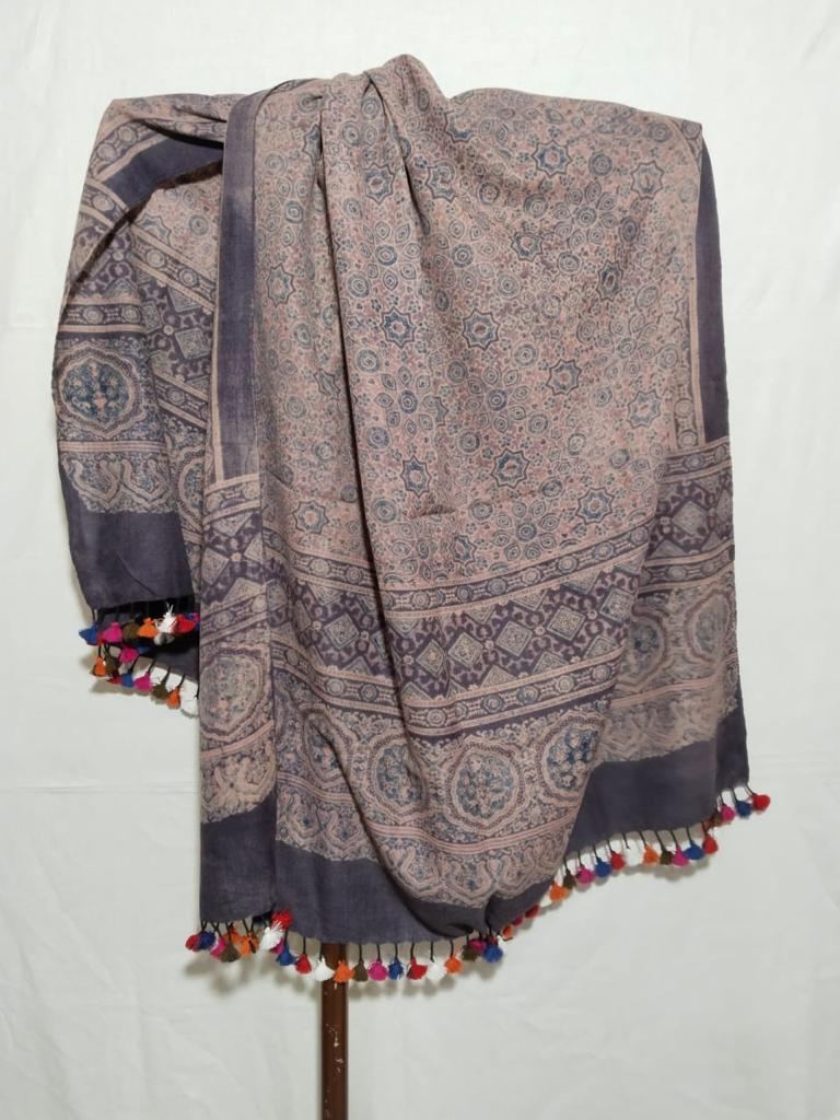 Hand spun bhujodi shawls